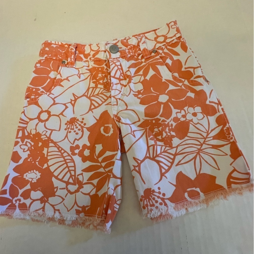 GYMBOREE GIRLS PULL ON SHORTS. SIZE 4 Light Orange & White Floral